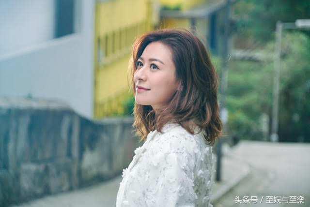 一代玉女掌门，与花心男相恋19年终成一对，不生小孩今依旧美艳