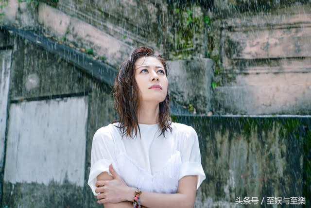 一代玉女掌门，与花心男相恋19年终成一对，不生小孩今依旧美艳