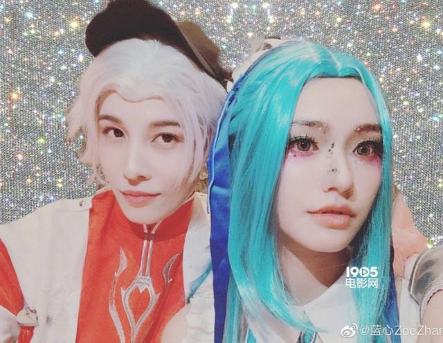 林允女仆装引热议 生日趴与周洁琼大玩cosplay