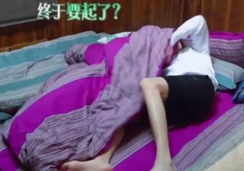 女艺人的“细长直”已经不时髦了，论美腿，他们还没怕过谁