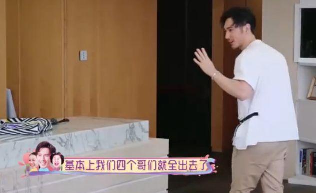 袁成杰夫妇再踩“雷区”，两人为了玩手机竟将妈妈请出屋？