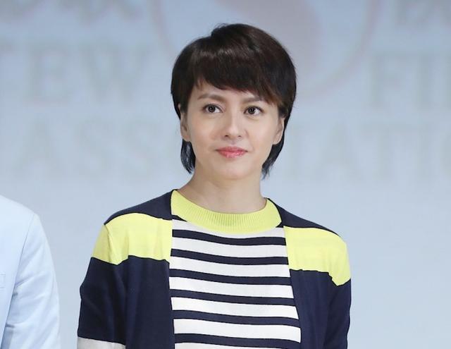 《小Q》首映梁咏琪杨采妮感动落泪 任达华递纸巾