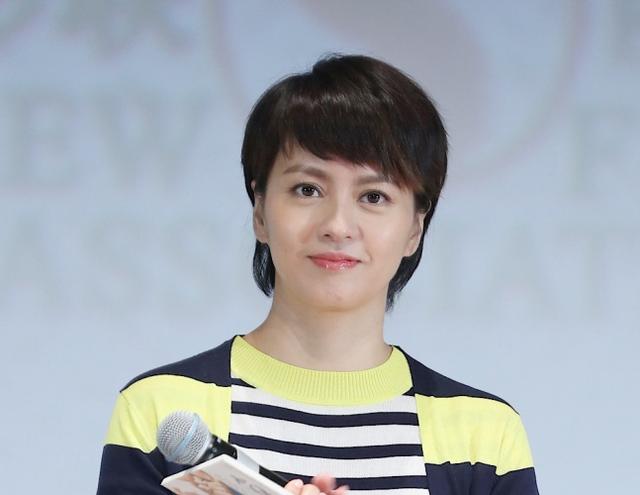 《小Q》首映梁咏琪杨采妮感动落泪 任达华递纸巾