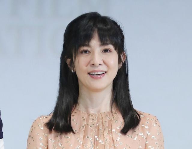 《小Q》首映梁咏琪杨采妮感动落泪 任达华递纸巾