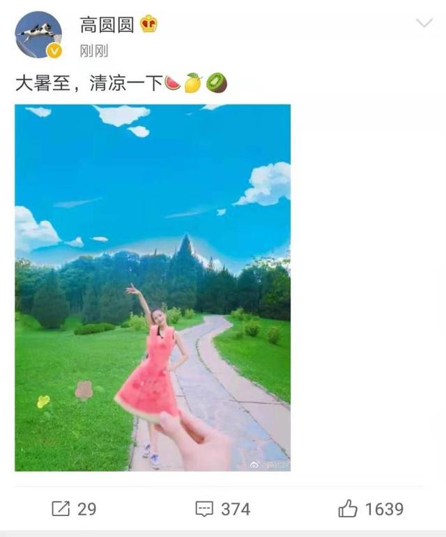 高圆圆产后两个月首晒照片，丸子头西瓜裙，像是漫画里的少女