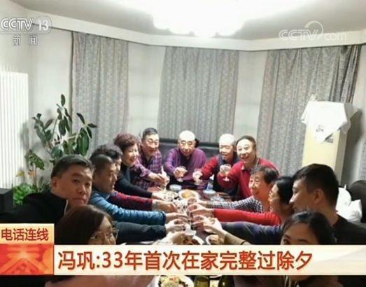 徒弟晒62岁冯巩近况，帽子难掩两鬓斑白，坦言今年仍不上春晚