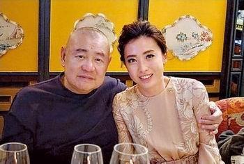 阔太聚会也拼酒？女首富甘比相约钟楚红郑秀文，三人喝到面色发红