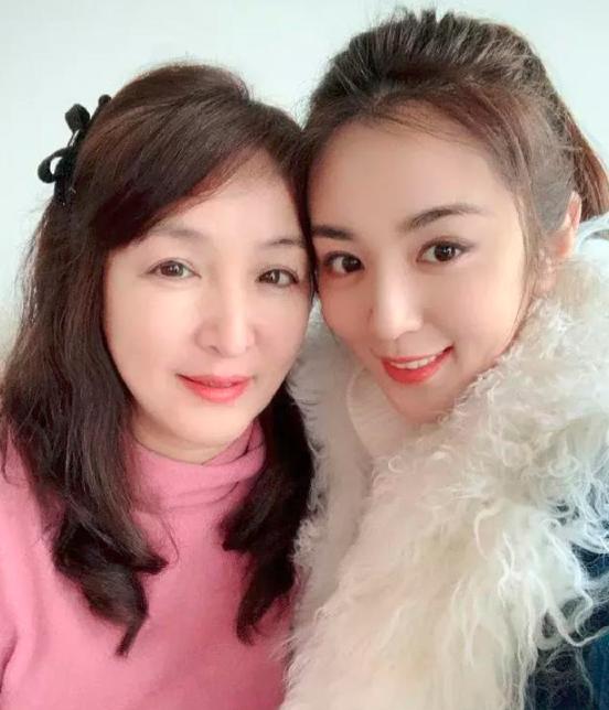 张钧甯帮美女妈妈"征婚"，阿sa妈妈像瘦版贾玲，陈冠希罕见