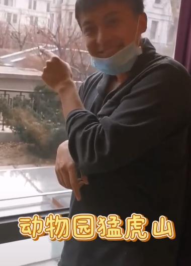 小燕子李晟母子同框，意外曝光家中豪宅！大到李佳航能在家里旅游