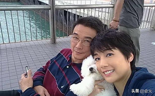 人不如狗？江美仪爱犬过年收上千元红包，张张都是百元大钞