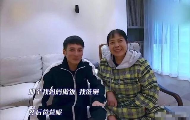 这对还在武汉的夫妻真的服