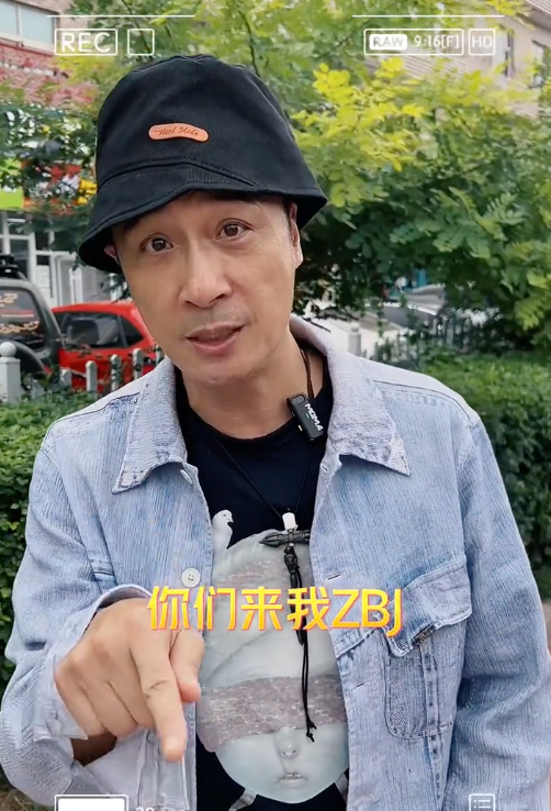 吴镇宇独自坐公交无人识！身形消瘦打扮潮流，被粉丝热情追赶下车