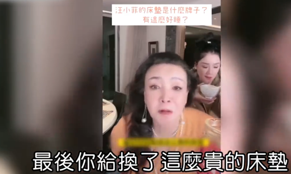 大S把200万床垫丢路边！请三个壮汉搬运拖行，白色垫子上脏一大块