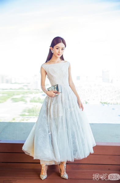 芭莎明星慈善夜你们看到了什么？我看到了颜值和一场完美时装show啊