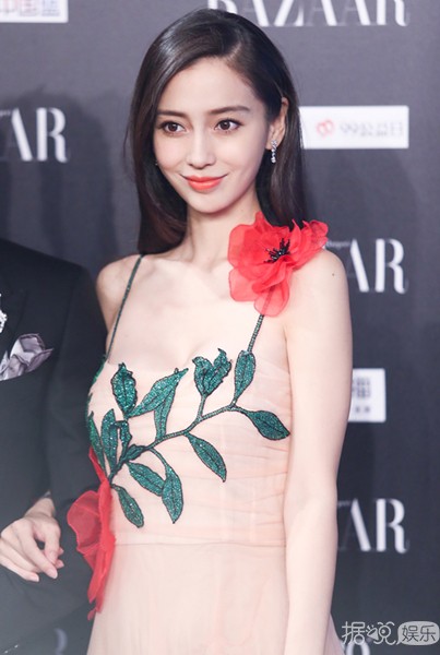 芭莎明星慈善夜你们看到了什么？我看到了颜值和一场完美时装show啊