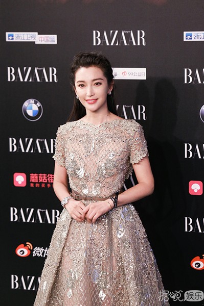 芭莎明星慈善夜你们看到了什么？我看到了颜值和一场完美时装show啊