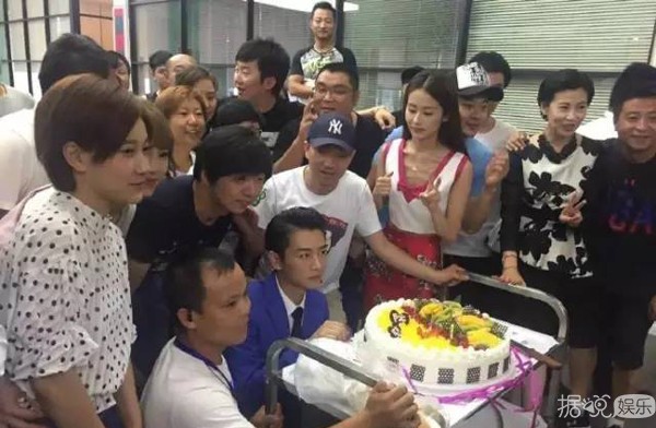 女星不易做！当年的小胖兔颖儿现在瘦成了排骨精...