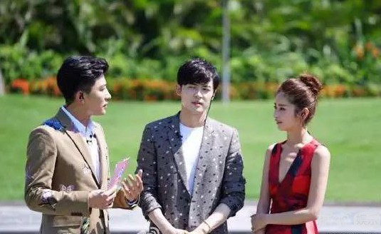 女星不易做！当年的小胖兔颖儿现在瘦成了排骨精...