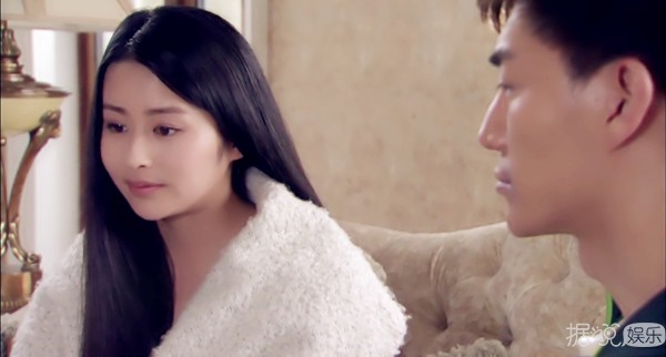 女星不易做！当年的小胖兔颖儿现在瘦成了排骨精...