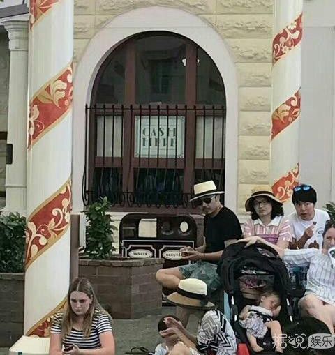 汪涵杨乐乐一家同游澳洲 有一种爱情叫汪涵和杨乐乐
