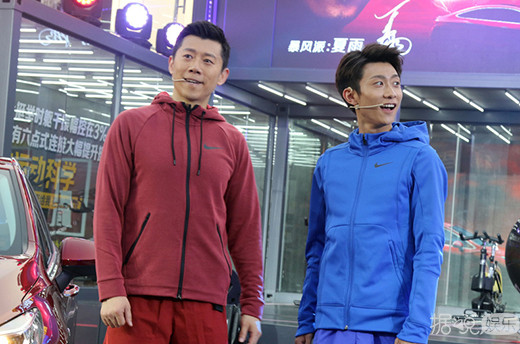 神撞脸的夏雨张一山同框 失散多年的兄弟终相聚了