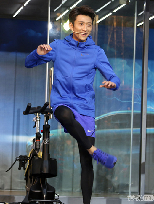 神撞脸的夏雨张一山同框 失散多年的兄弟终相聚了