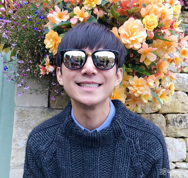 43岁的何炅首次否认结婚 多年来的神秘女友和性取向成未解之谜