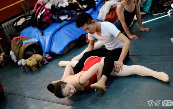 景甜刘诗诗身体的柔韧度这么好 原因是这个...