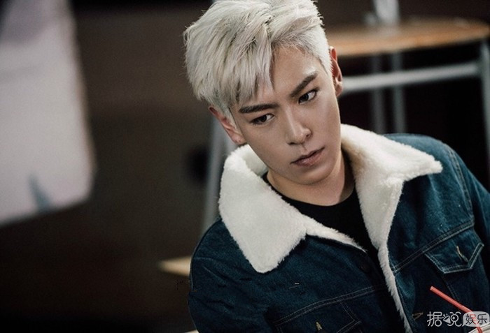 TOP崔胜铉入伍 军装照帅一脸血 权志龙不舍落泪