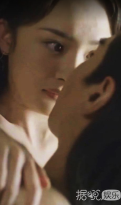 杨幂赵又廷滚床单尺度超大 杨幂耳朵通红让人直呼好害羞