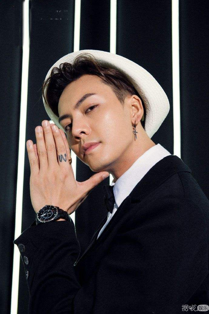 陈伟霆微博和INS完全两幅面孔？