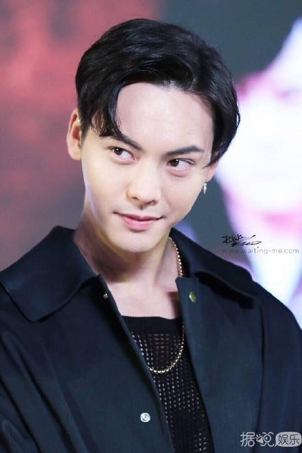 陈伟霆微博和INS完全两幅面孔？