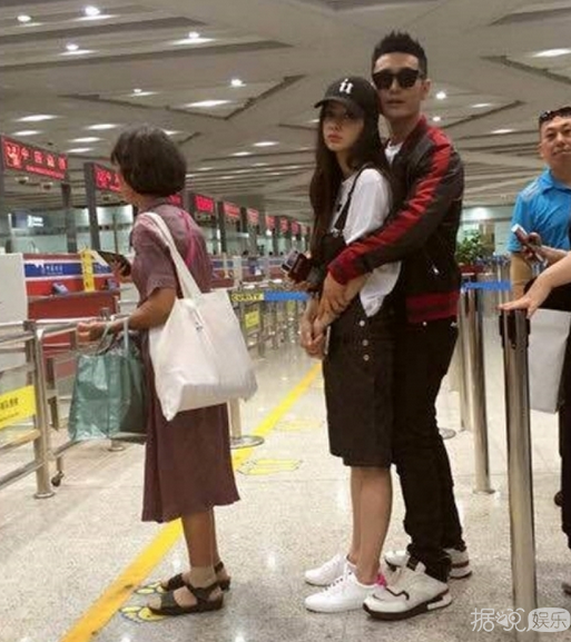 袁弘张歆艺上演隔口罩亲亲 机场果真是个撒狗粮的好场景
