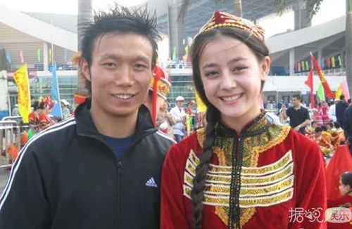 迪丽热巴10年前旧照曝光 实力演绎美人如何养成记