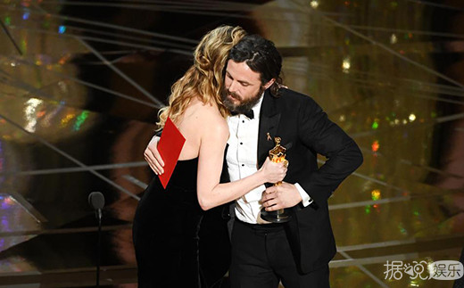 卡西·阿弗莱克获第89届奥斯卡最佳男主角 这个奖本来是属于马特·达蒙的