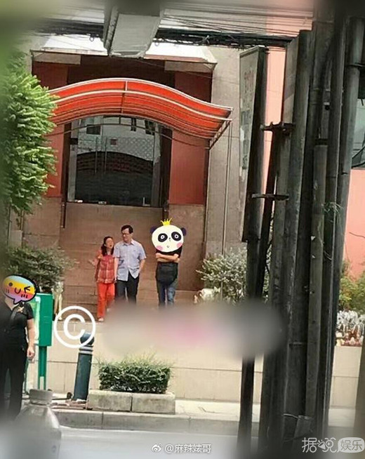 卓伟被偷拍跟老婆到泰国做试管婴儿 果然出来混迟早是要还的 卓伟被偷拍跟老婆到泰国做试管婴儿 果然出来混迟早是要还的