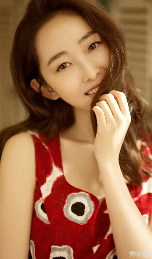 演林黛玉的蒋梦婕拍了《男人装》，画面这么性感！