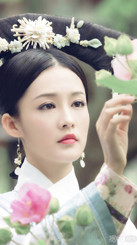 《如懿传》最新剧照曝光！李沁版香妃 清冷倔强 倾国倾城