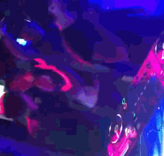 王思聪夜店花50万定卡座 high跳摇头晃脑演绎老年disco