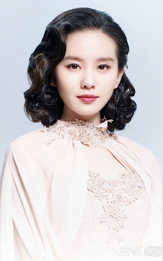 刘诗诗《黎明决战》旗袍装曝光 气质优雅名媛范儿十足