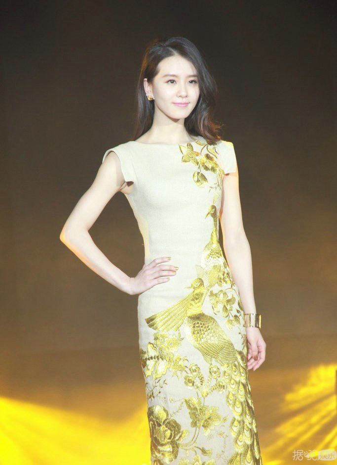 刘诗诗《黎明决战》旗袍装曝光 气质优雅名媛范儿十足