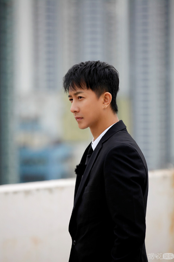 《二十四小时》陈坤吴磊董大力香港街头上演西装版《无间道》