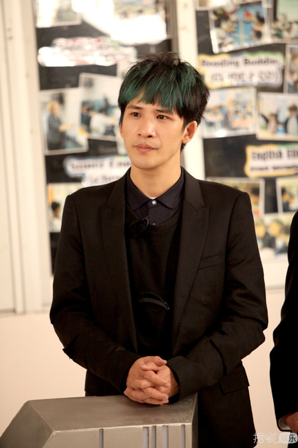 《二十四小时》陈坤吴磊董大力香港街头上演西装版《无间道》