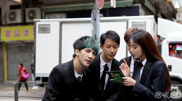 《二十四小时》陈坤吴磊董大力香港街头上演西装版《无间道》