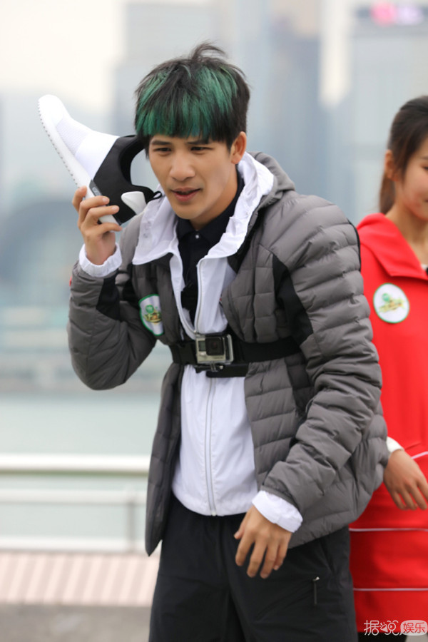 《二十四小时》陈坤吴磊董大力香港街头上演西装版《无间道》