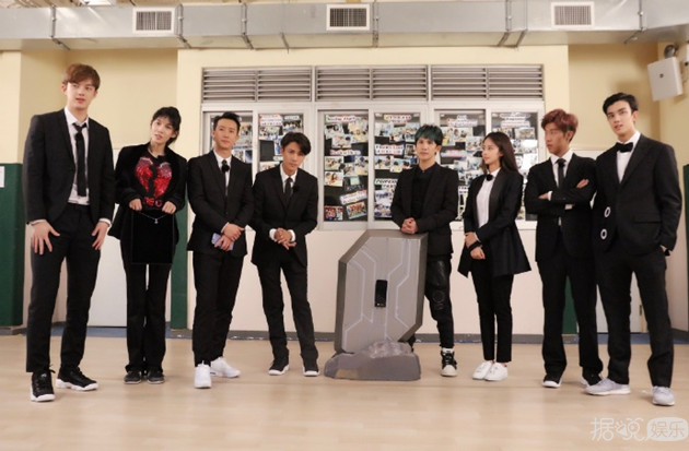 《二十四小时》陈坤吴磊董大力香港街头上演西装版《无间道》