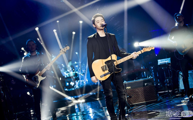 《歌手》梁博得到歌手内投第一却踢馆失败，因他出身于《中国好声音》？