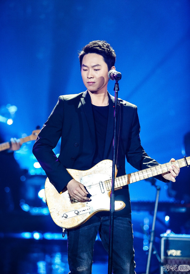 《歌手》梁博得到歌手内投第一却踢馆失败，因他出身于《中国好声音》？