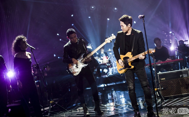 《歌手》梁博得到歌手内投第一却踢馆失败，因他出身于《中国好声音》？