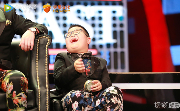 《吐槽大会》表情包一哥谢飞机尬舞，小沈阳不按台本现怼宋小宝